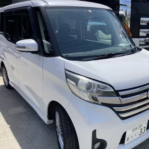 日産 デイズルークス ’14y ﾊﾟｰﾙﾎﾜｲﾄのサムネイル